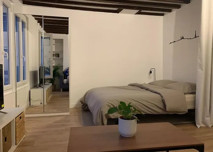 Lumineux, Refait A Neuf, Metro Jourdain باريس